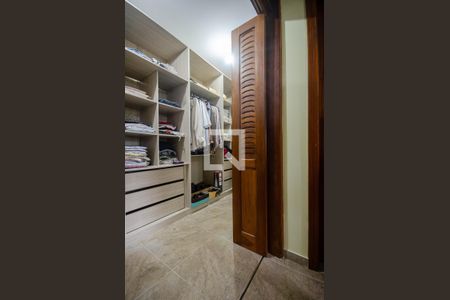 Casa à venda com 290m², 4 quartos e 3 vagas Casa à venda com 290m², 4 quartos e 3 vagasCloset da suíte 1