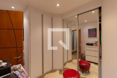 Casa à venda com 350m², 3 quartos e 8 vagasSuíte