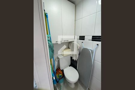 Apartamento à venda com 60m², 2 quartos e 1 vaga Apartamento à venda com 60m², 2 quartos e 1 vagaBanheiro de serviço