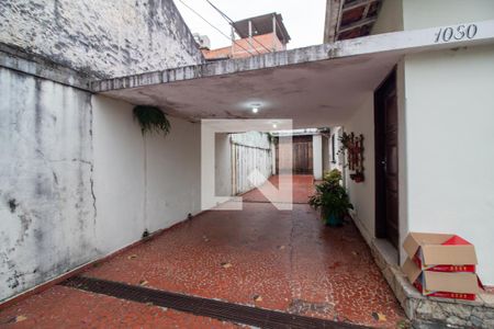 Casa à venda com 230m², 2 quartos e 4 vagas Casa à venda com 230m², 2 quartos e 4 vagasGaragem