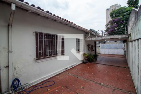 Casa à venda com 230m², 2 quartos e 4 vagas Casa à venda com 230m², 2 quartos e 4 vagasGaragem
