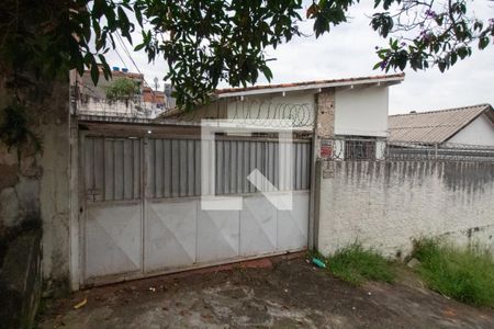 Casa à venda com 230m², 2 quartos e 4 vagas Casa à venda com 230m², 2 quartos e 4 vagasFachada