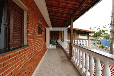 Casa à venda com 180m², 3 quartos e 2 vagasVaranda