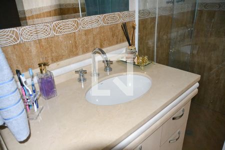 Apartamento à venda com 187m², 3 quartos e 3 vagas Apartamento à venda com 187m², 3 quartos e 3 vagasBanheiro Suíte 1