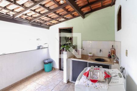 Casa à venda com 180m², 3 quartos e sem vagaÁrea de serviço