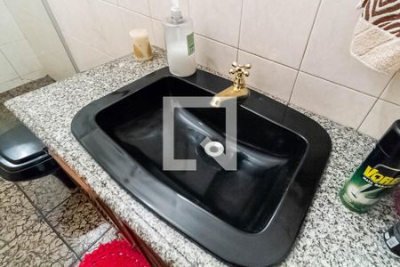 Casa à venda com 180m², 3 quartos e sem vagaBanheiro social