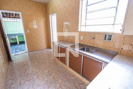 Casa à venda com 240m², 6 quartos e 2 vagas Casa à venda com 240m², 6 quartos e 2 vagasCozinha