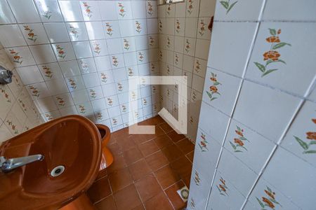 Casa à venda com 240m², 6 quartos e 2 vagas Casa à venda com 240m², 6 quartos e 2 vagasBanheiro de serviço