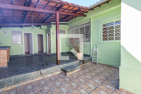 Casa à venda com 240m², 6 quartos e 2 vagas Casa à venda com 240m², 6 quartos e 2 vagasQuintal
