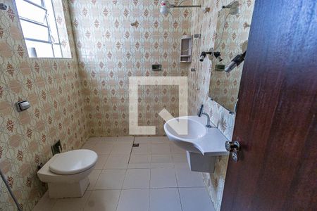 Casa à venda com 240m², 6 quartos e 2 vagas Casa à venda com 240m², 6 quartos e 2 vagasBenheiro