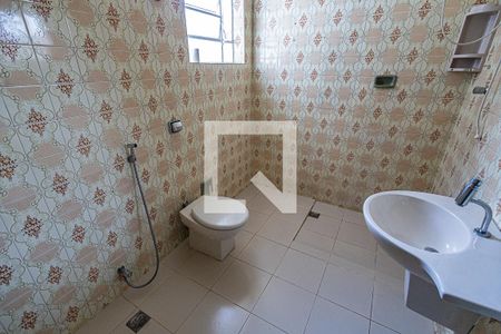 Casa à venda com 240m², 6 quartos e 2 vagas Casa à venda com 240m², 6 quartos e 2 vagasBenheiro