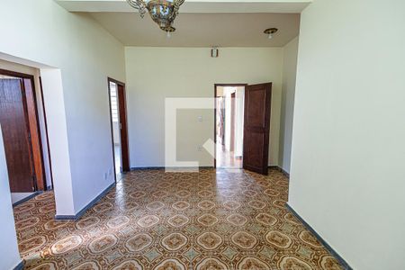 Casa à venda com 240m², 6 quartos e 2 vagas Casa à venda com 240m², 6 quartos e 2 vagasCopa