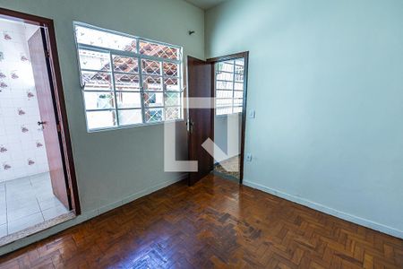 Casa à venda com 240m², 6 quartos e 2 vagas Casa à venda com 240m², 6 quartos e 2 vagasQuarto 4 / suite