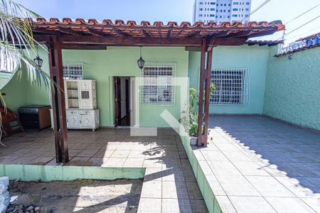 Casa à venda com 240m², 6 quartos e 2 vagas Casa à venda com 240m², 6 quartos e 2 vagasVaranda / vaga de garagem