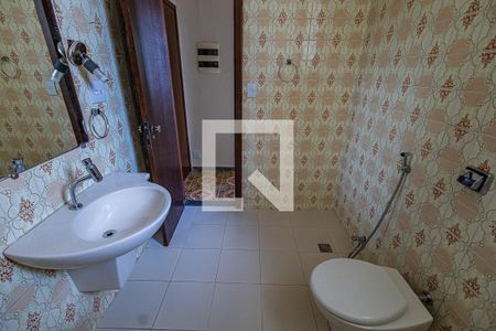 Casa à venda com 240m², 6 quartos e 2 vagas Casa à venda com 240m², 6 quartos e 2 vagasBenheiro