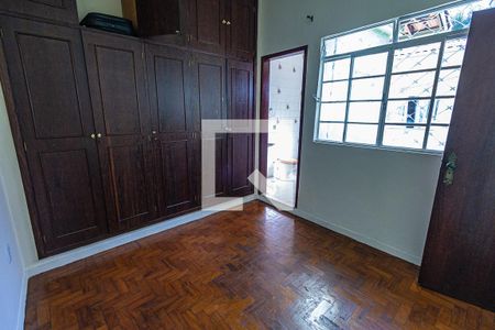 Casa à venda com 240m², 6 quartos e 2 vagas Casa à venda com 240m², 6 quartos e 2 vagasQuarto 4 / suite