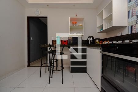 Casa à venda com 150m², 3 quartos e 2 vagas Casa à venda com 150m², 3 quartos e 2 vagasCozinha