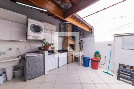 Casa à venda com 180m², 4 quartos e 2 vagas Casa à venda com 180m², 4 quartos e 2 vagasLavanderia