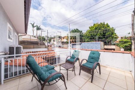 Casa à venda com 180m², 4 quartos e 2 vagas Casa à venda com 180m², 4 quartos e 2 vagasSuíte - Varanda