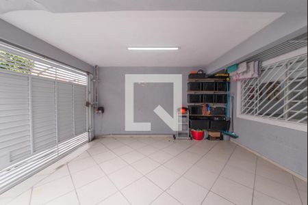 Casa à venda com 180m², 4 quartos e 2 vagas Casa à venda com 180m², 4 quartos e 2 vagasGaragem
