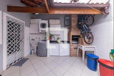 Casa à venda com 180m², 4 quartos e 2 vagas Casa à venda com 180m², 4 quartos e 2 vagasLavanderia
