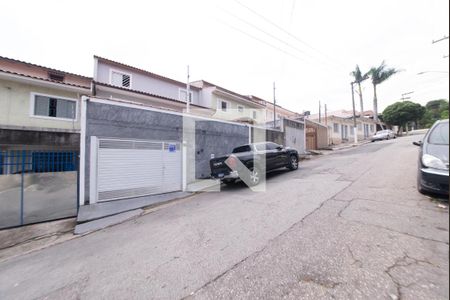 Casa à venda com 180m², 4 quartos e 2 vagas Casa à venda com 180m², 4 quartos e 2 vagasFachada