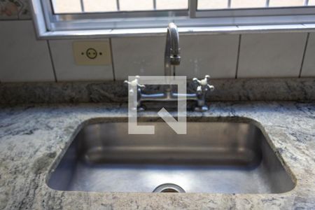 Casa à venda com 114m², 3 quartos e 2 vagas Casa à venda com 114m², 3 quartos e 2 vagasCozinha