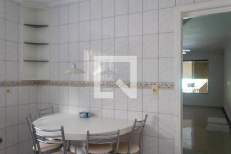 Casa à venda com 114m², 3 quartos e 2 vagas Casa à venda com 114m², 3 quartos e 2 vagasCozinha