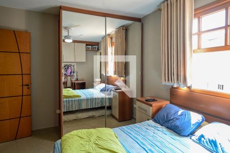 Casa à venda com 198m², 3 quartos e 2 vagas Casa à venda com 198m², 3 quartos e 2 vagasQuarto 2