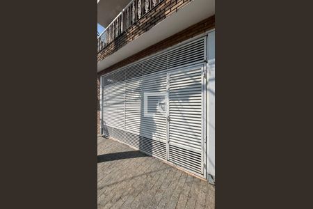 Casa à venda com 198m², 3 quartos e 2 vagas Casa à venda com 198m², 3 quartos e 2 vagasFachada