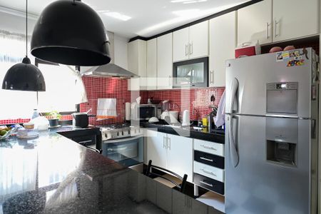 Casa à venda com 198m², 3 quartos e 2 vagas Casa à venda com 198m², 3 quartos e 2 vagasCozinha