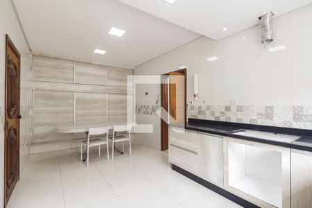 Casa à venda com 400m², 4 quartos e 6 vagas Casa à venda com 400m², 4 quartos e 6 vagasCozinha