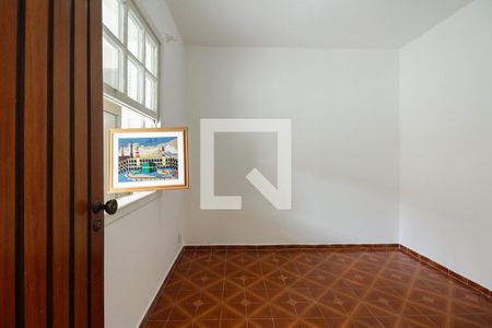 Casa à venda com 400m², 4 quartos e 6 vagas Casa à venda com 400m², 4 quartos e 6 vagasÁrea de Serviço - Quarto Externo