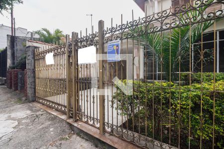 Casa à venda com 400m², 4 quartos e 6 vagas Casa à venda com 400m², 4 quartos e 6 vagasFachada