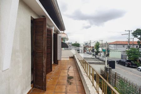 Casa à venda com 400m², 4 quartos e 6 vagas Casa à venda com 400m², 4 quartos e 6 vagasVaranda Quarto 1 e Quarto 2