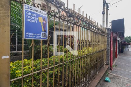 Casa à venda com 400m², 4 quartos e 6 vagas Casa à venda com 400m², 4 quartos e 6 vagasFachada