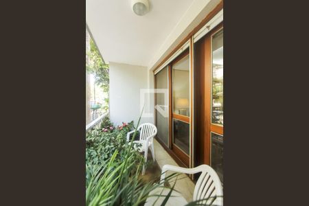 Apartamento à venda com 174m², 3 quartos e 2 vagas Apartamento à venda com 174m², 3 quartos e 2 vagasVaranda