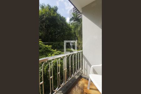 Apartamento à venda com 174m², 3 quartos e 2 vagas Apartamento à venda com 174m², 3 quartos e 2 vagasSacada