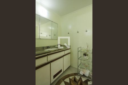 Apartamento à venda com 174m², 3 quartos e 2 vagas Apartamento à venda com 174m², 3 quartos e 2 vagasBanheiro suite