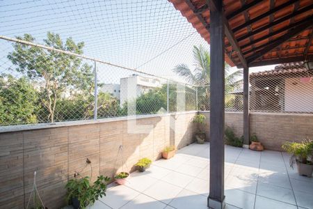 Casa de condomínio à venda com 150m², 4 quartos e 1 vaga Casa de condomínio à venda com 150m², 4 quartos e 1 vagaSacada