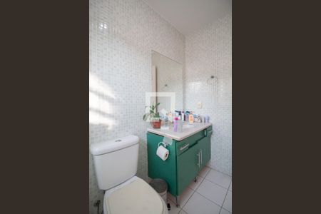 Casa de condomínio à venda com 150m², 4 quartos e 1 vaga Casa de condomínio à venda com 150m², 4 quartos e 1 vagaBanheiro