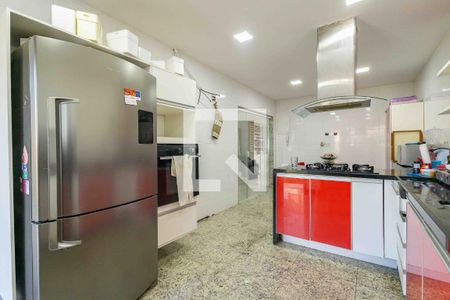 Casa de condomínio à venda com 450m², 5 quartos e 4 vagas Casa de condomínio à venda com 450m², 5 quartos e 4 vagasCozinha