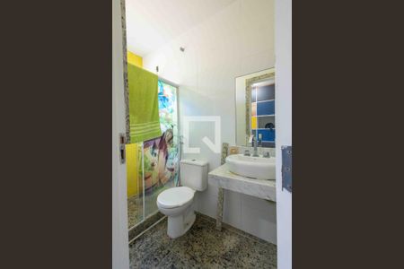 Casa de condomínio à venda com 450m², 5 quartos e 4 vagas Casa de condomínio à venda com 450m², 5 quartos e 4 vagasBanheiro da Suíte 4