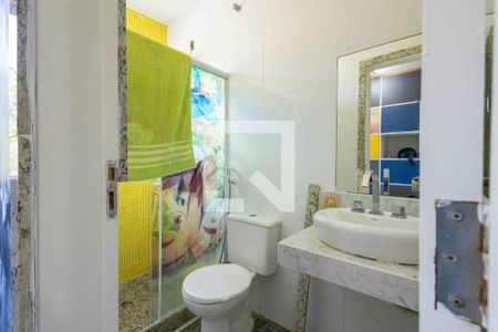 Casa de condomínio à venda com 450m², 5 quartos e 4 vagas Casa de condomínio à venda com 450m², 5 quartos e 4 vagasBanheiro da Suíte 4