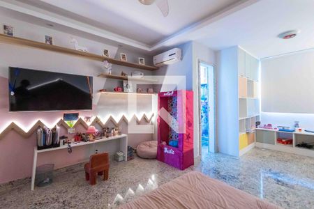 Casa de condomínio à venda com 450m², 5 quartos e 4 vagas Casa de condomínio à venda com 450m², 5 quartos e 4 vagasSuíte 3