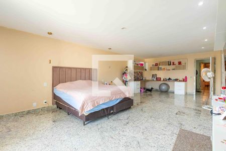 Casa de condomínio à venda com 450m², 5 quartos e 4 vagas Casa de condomínio à venda com 450m², 5 quartos e 4 vagasSuíte 2