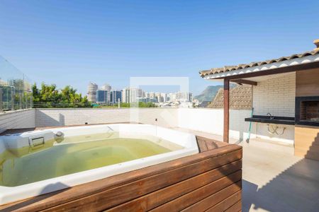 Casa de condomínio à venda com 450m², 5 quartos e 4 vagas Casa de condomínio à venda com 450m², 5 quartos e 4 vagasTerraço