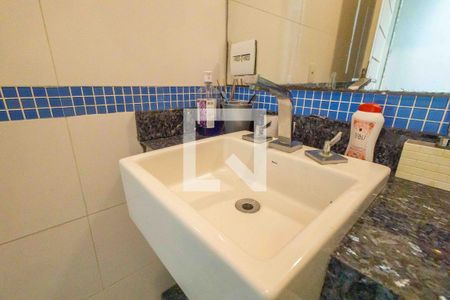 Casa de condomínio à venda com 450m², 5 quartos e 4 vagas Casa de condomínio à venda com 450m², 5 quartos e 4 vagasBanheiro Social