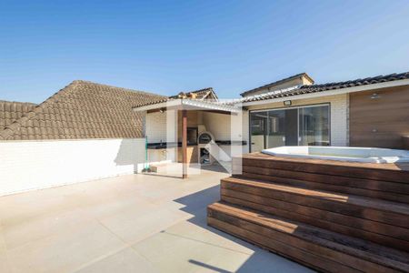 Casa de condomínio à venda com 450m², 5 quartos e 4 vagas Casa de condomínio à venda com 450m², 5 quartos e 4 vagasTerraço