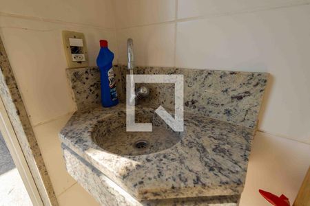 Casa de condomínio à venda com 450m², 5 quartos e 4 vagas Casa de condomínio à venda com 450m², 5 quartos e 4 vagasBanheiro do Quintal